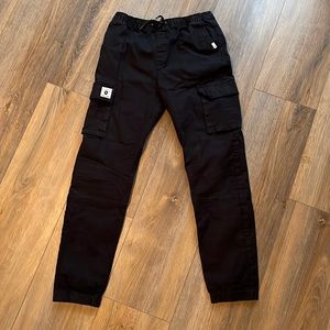 Black quicksilver cargo pants never worn inseam 29”